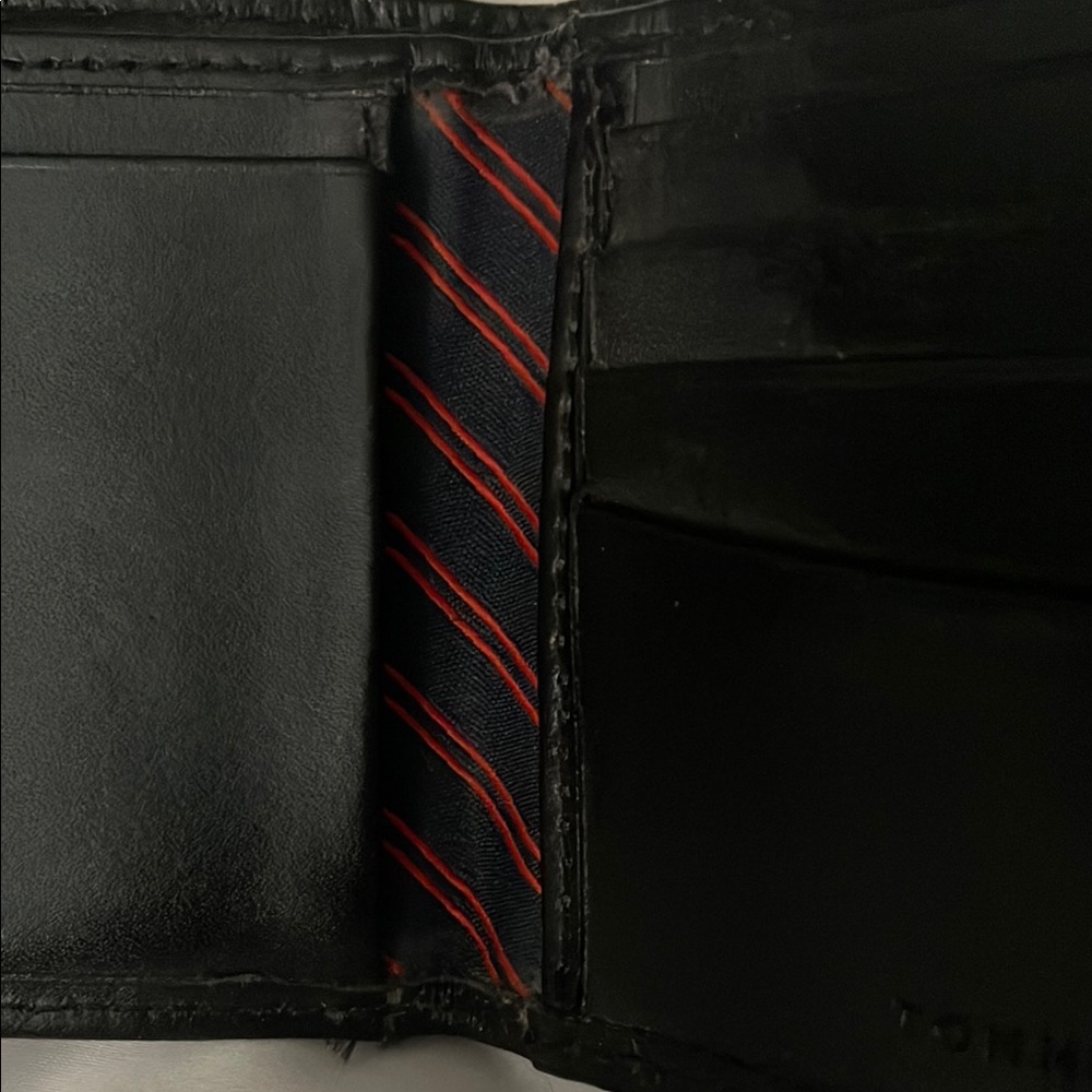 Tommy Hilfiger Black Leather Wallet 3 1/2 x 4“ - Picture 4 of 7